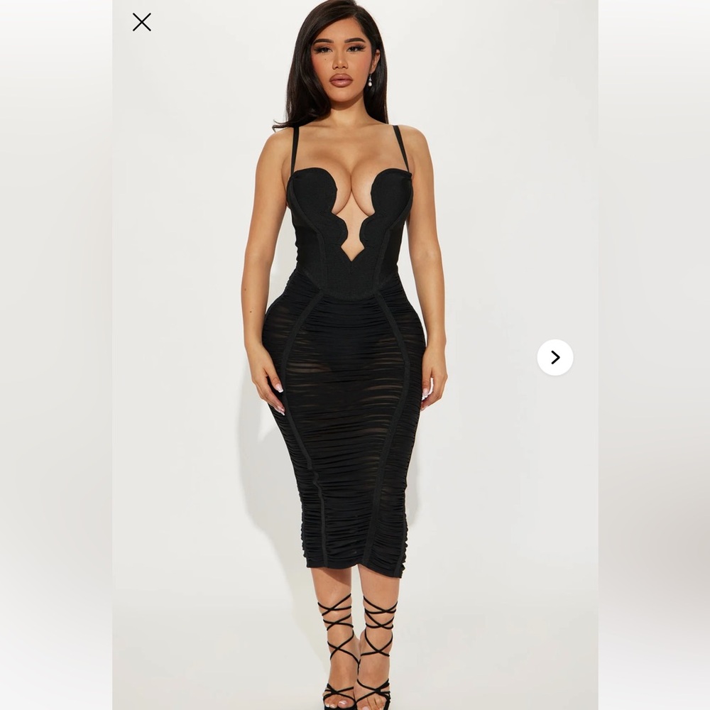 Fashion nova Elegant Black Ruched Dress size medium